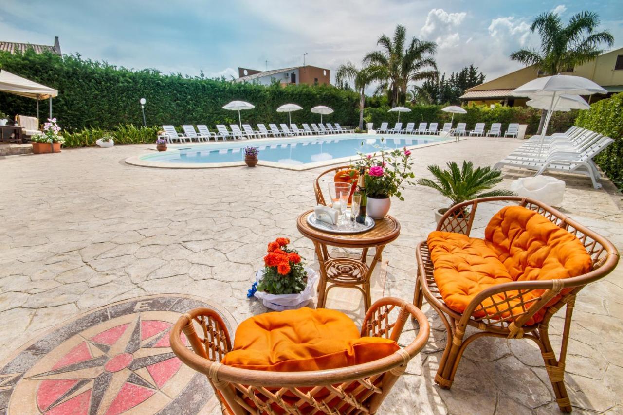 Casa Vacanza Paradise Vicino Cefalu Con Servizio Di Piscina A 3 Chilometri Apartment Campofelice Di Roccella Exterior foto