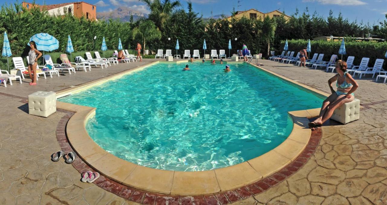 Casa Vacanza Paradise Vicino Cefalu Con Servizio Di Piscina A 3 Chilometri Apartment Campofelice Di Roccella Exterior foto