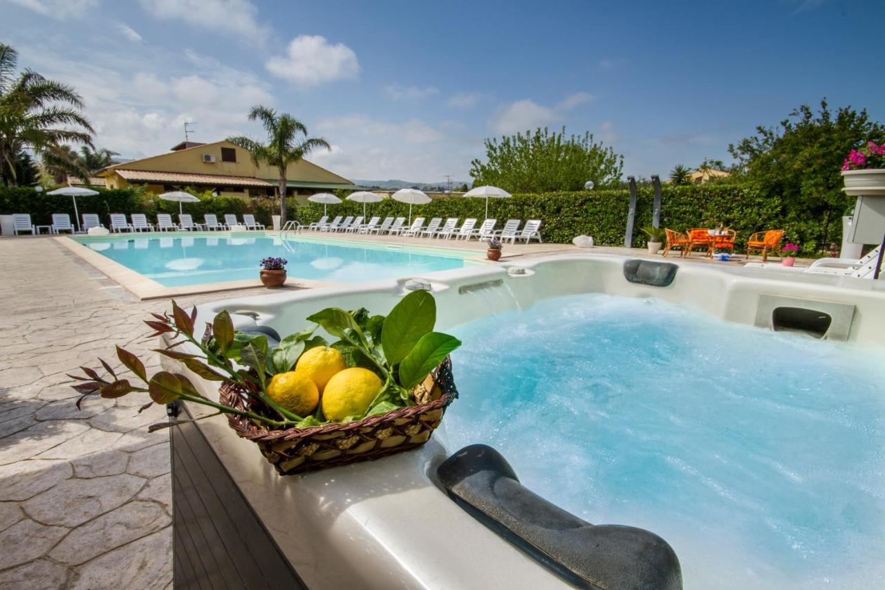 Casa Vacanza Paradise Vicino Cefalu Con Servizio Di Piscina A 3 Chilometri Apartment Campofelice Di Roccella Exterior foto