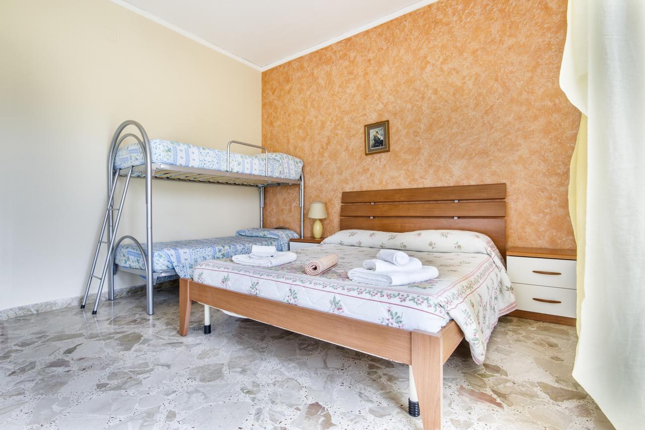 Casa Vacanza Paradise Vicino Cefalu Con Servizio Di Piscina A 3 Chilometri Apartment Campofelice Di Roccella Exterior foto